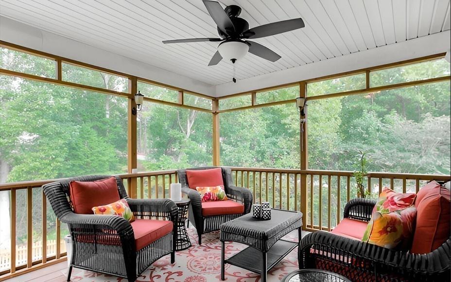 How to Choose the Best Outdoor Ceiling Fan with Light